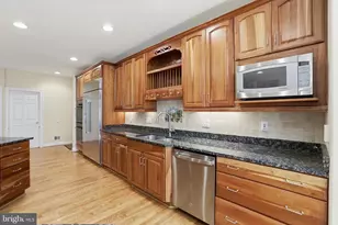 3703 Waples Crest Ct, Oakton, VA 22124 - Photo 12
