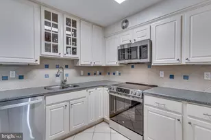 5904 Mt Eagle Dr, Alexandria, VA 22303 - Photo 8