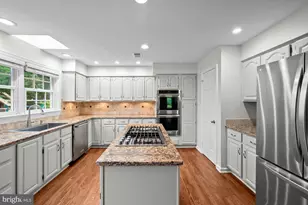 10215 Martinhoe Dr, Vienna, VA 22181 - Photo 14
