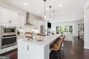 12277 Sweet Willow Ln, Fairfax, VA 22030 - Photo 2
