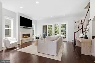 12277 Sweet Willow Ln, Fairfax, VA 22030 - Photo 4