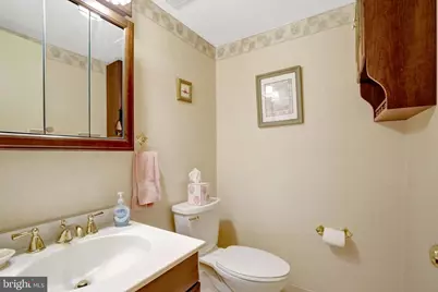 8422 Georgian Way, Annandale, VA 22003 - Photo 32