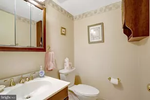 8422 Georgian Way, Annandale, VA 22003 - Photo 32