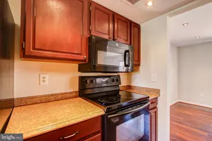 6324 Lightburn Ct, Centreville, VA 20121 - Photo 10