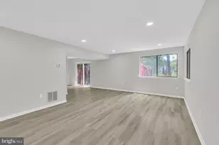 10669 Spring Oak Ct, Burke, VA 22015 - Photo 6