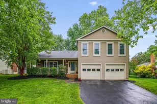12755 Flat Meadow Ln, Herndon, VA 20171 - Photo 2
