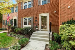 6571 Snowbell Ln, Falls Church, VA 22042 - Photo 2