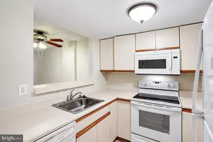 1951 Sagewood Ln, Reston, VA 20191 - Photo 4