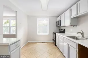 12821 Longleaf Ln, Herndon, VA 20170 - Photo 14