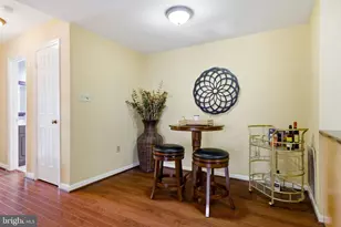 10208 Ashbrooke Ct, Oakton, VA 22124 - Photo 8