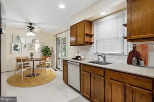 7408 Spring Tree Dr, Springfield, VA 22153 - Photo 4