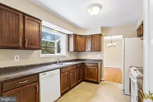 15204 General Stevens Ct, Chantilly, VA 20151 - Photo 8