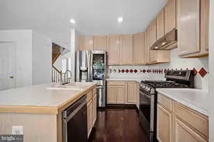 6610 Hunter Creek Ln, Alexandria, VA 22315 - Photo 10