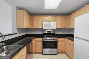 2726 Gallows Rd, Vienna, VA 22180 - Photo 10