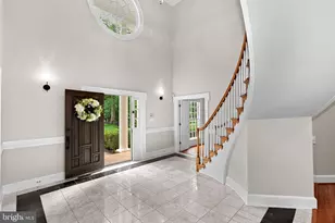 190 Falcon Ridge Rd, Great Falls, VA 22066 - Photo 2