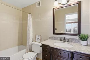 12150 Wedgeway Ct, Fairfax, VA 22033 - Photo 4