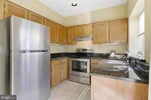 12150 Wedgeway Ct, Fairfax, VA 22033 - Photo 2