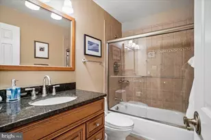 4915 Shadow Valley Dr, Fairfax, VA 22030 - Photo 32