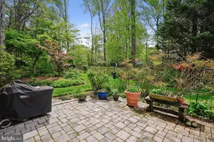 4915 Shadow Valley Dr, Fairfax, VA 22030 - Photo 38