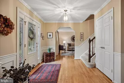 4915 Shadow Valley Drive, Fairfax, VA 22030 - Photo 4