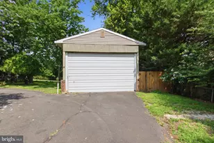 511 Malcolm Rd NW, Vienna, VA 22180 - Photo 8