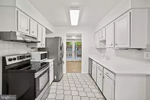 9086 Brook Ford Rd, Burke, VA 22015 - Photo 8