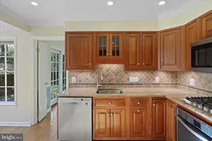 6543 Cedarwood Ct, Falls Church, VA 22041 - Photo 12