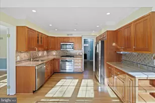 6543 Cedarwood Ct, Falls Church, VA 22041 - Photo 10