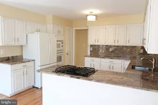 10295 Dunn Meadow Rd, Vienna, VA 22182 - Photo 14
