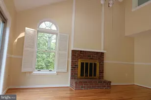10295 Dunn Meadow Rd, Vienna, VA 22182 - Photo 6