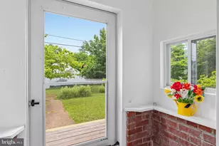 6935 Kenfig Dr, Falls Church, VA 22042 - Photo 4