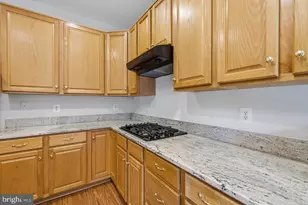 8108 Dove Cottage Ct, Lorton, VA 22079 - Photo 16