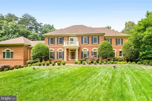 8261 Roseland Dr, Fairfax Station, VA 22039 - Photo 2