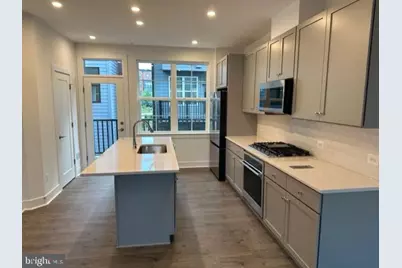 11256 Bunsen Street, Reston, VA 20190 - Photo 4