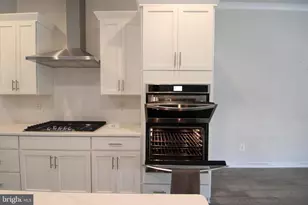 14304 Beckett Glen Cir, Chantilly, VA 20151 - Photo 4