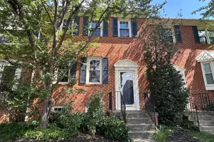 10152 Village Knolls Ct, Oakton, VA 22124 - Photo 2