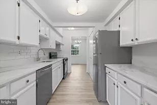 7276 Larrup Ct, Alexandria, VA 22315 - Photo 12