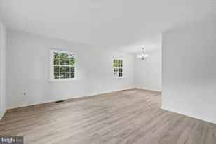 7276 Larrup Ct, Alexandria, VA 22315 - Photo 6