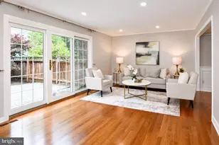 9222 Bailey Ln, Fairfax, VA 22031 - Photo 4