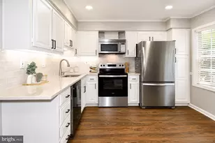 9222 Bailey Ln, Fairfax, VA 22031 - Photo 8