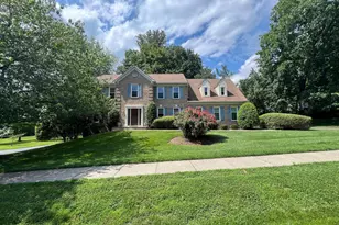 5926 Fairview Woods Dr, Fairfax Station, VA 22039 - Photo 2