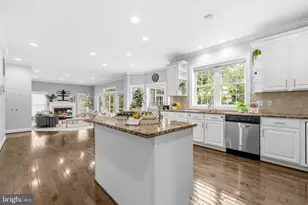 9903 Burke Station Ct, Fairfax, VA 22032 - Photo 18