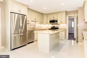 10322 Dunn Meadow Rd, Vienna, VA 22182 - Photo 2
