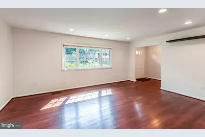 519 Woodland Court NW, Vienna, VA 22180 - Photo 4