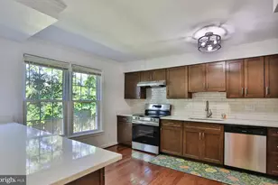 2402 Windbreak Dr, Alexandria, VA 22306 - Photo 4