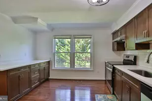 2402 Windbreak Dr, Alexandria, VA 22306 - Photo 6