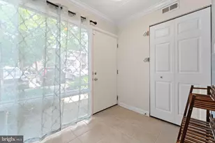 11617 Windbluff Ct, Reston, VA 20191 - Photo 8