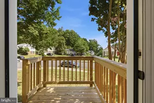 6812 Lamp Post Ln, Alexandria, VA 22306 - Photo 16