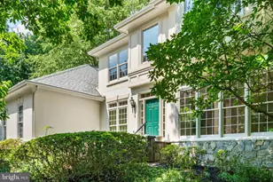 10324 Regency Station Dr, Fairfax Station, VA 22039 - Photo 2