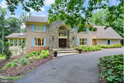 431 Olympia Way, Great Falls, VA 22066 - Photo 2